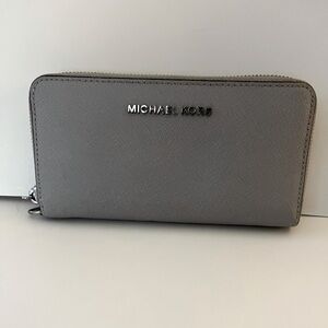 Michael Kors Grey Wallet New never used
